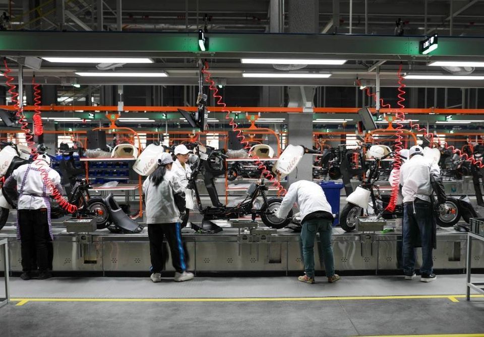 Robotic welding cell for kart frames